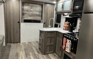 Beautiful & Spacious 30’ Gulf Stream w/ slide