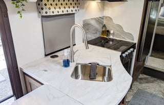 2021 27' RV with 3 Slides