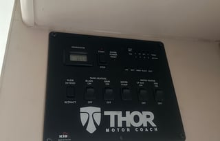 27R -NEW- 2022 Thor LUXURY BIG Bed,8 Sleeper,Solar