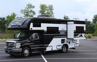 Cozy 23' Class C Motorhome | Sleeps 5