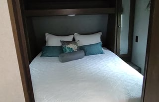 Grammy's Bunkhouse 2018 Keystone 32 Ft Camper