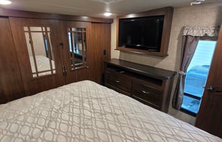 2016 Sierra 365SAQB Fifth Wheel - Off Grid Ready