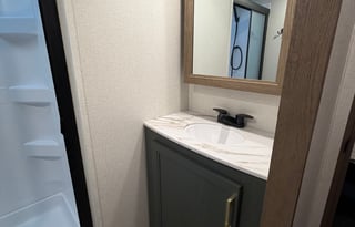 Luxury Eddie Bauer 5th Wheel Delivery no pick up