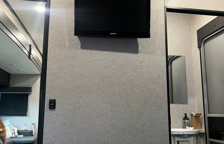 Smart TV in Rear Bunkhouse. (Roku in bunkhouse, main living and bedroom TV)