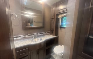 2019 Luxury Motor Coach w/ Washer / Dryer