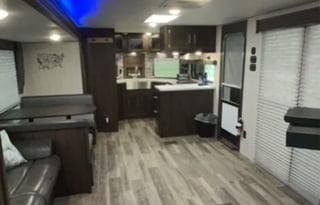 2019 Forest River Cherokee 274VFK Sleeps 6!