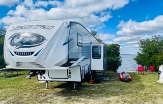 2022 Cherokee Arctic Wolf Fifth-wheel