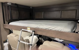 2022 Thor Motor Coach Venetian A40