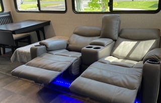 2021 CrossRoads RV Cameo CE3961MB