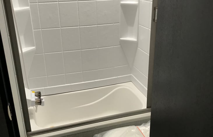 Shower/tub