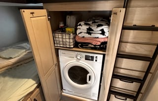 Modern Fifth Wheel – Your Home on the Road