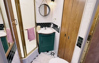 Hi I’m Toby the 2006 Fleetwood RV Tioga 31M