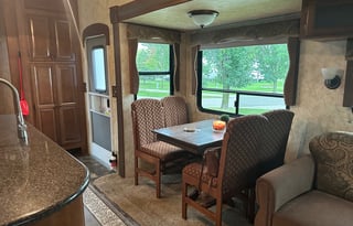 Open and Spacious 5th Wheel