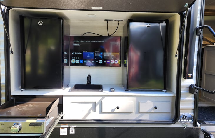 Outdoor Kitchen Complete with 2 fridges, Smart tv sink and cooktop