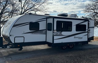 Spacious Highland Ridge Bunkhouse with Mega slide