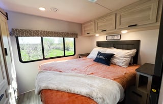 The ULTIMATE Coach - 2023 Sunseeker 3250DSLE