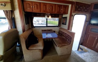 2011 Winnebago Adventurer 35P