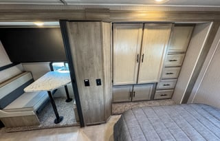 Freelander Luxury Bunk Class C