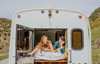 Couple & Bestie Adventure Bus - Cozy and Spacious