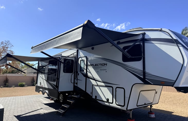 Front (or passenger) side of camper