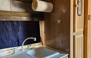 2002 Tahoe Lite Camper sleeps 4