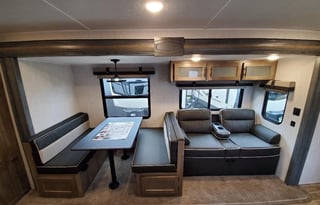 Perfect kids camper! 2 Baths & Washer! Sleeps 9+