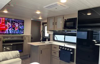 Forrest River Salem Sleeps 10 FULLY STOCKED!!