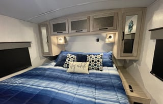 STUNNING + 2022 *Twilight* (Delivery Available)