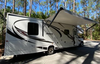 Easy to drive RV, family road trip!