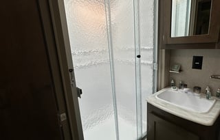 Wanderer-For Couples Who Love to Travel in Comfort