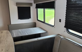 Luxury Keystone RV – Pet-Friendly Comfort