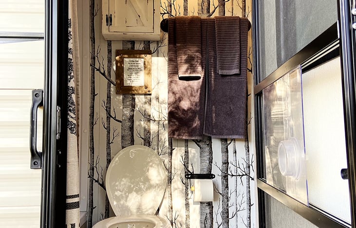 Everyone loves pooping in the forest....so how about some tree wallpaper?