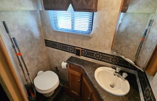 2013 Winnebago Vista 35F - FREE UNLIMITED INTERNET