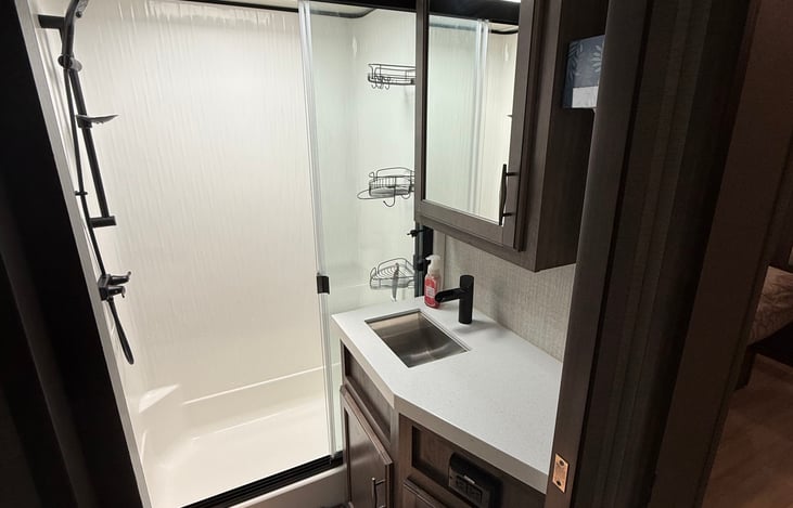 Master full bathroom