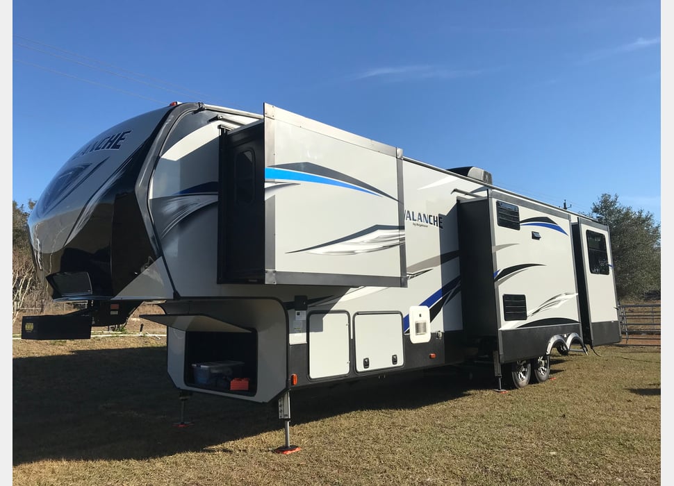 Fifth Wheel rentals in Lithia