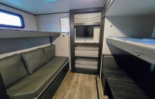 The Easy Living Retreat | Spacious RV + 1.5 Bath