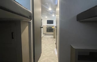 Sleeps 10! Private Bunk House and Bedroom!