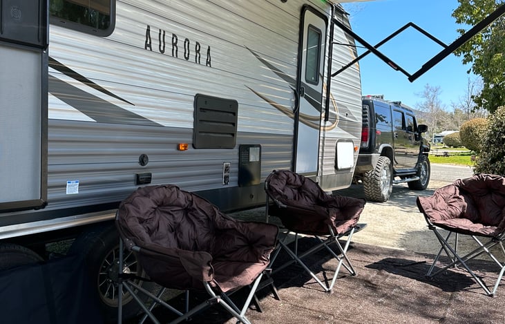 MASSIVE area rug! covers the length of the entire social are ... from the main entrance to the private entrance of the master bedroom.  no dust or dirt in this lounge area!