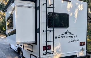 WELCOME TO RV LIVING RENTAL