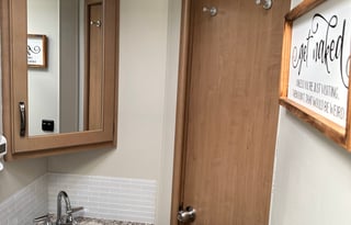 Very clean fully loaded 2020 Chateau 28E