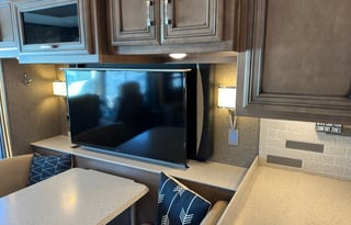 2019 Newmar Ventana 40ft Luxury Bunkhouse Diesel