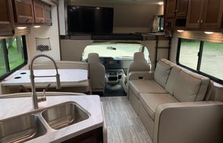 2019 Motorhome sleeps 10 extra large living space