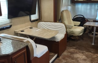 "Vrbo on the Go" with Outdoor Kitchen & TV