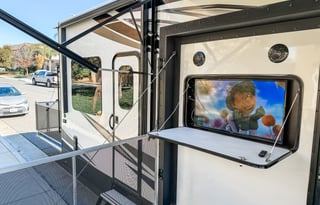 Luxury 5th Wheel Toy Hauler w/1.5 Bathrooms