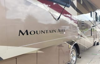 2002 Newmar Mountain aire 3778 Family Adventure