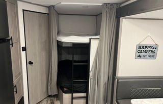 Spotless!  2022  RV Coleman Lantern Series 263BH