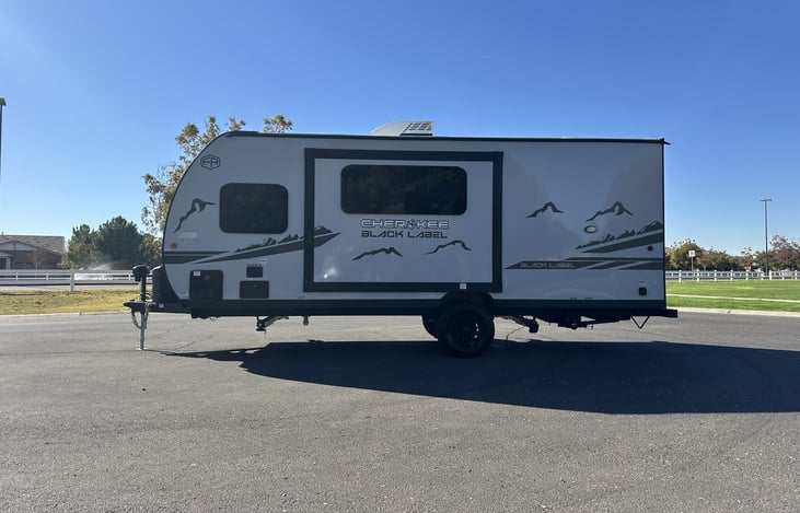 Off-door side exterior profile showing compact 17JWBL trailer length.