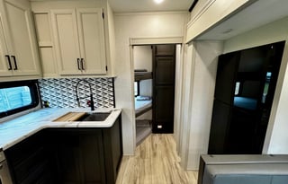 Hollow - 2025 Keystone Arcadia Select 27SBH