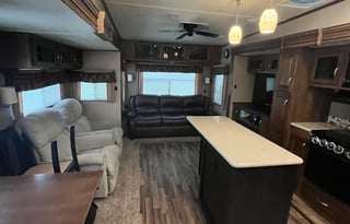 Great Family Escape w/ BunkHouse (Delivery Only)