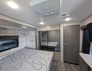 Coachmen RV Catalina Legacy Edition 343BHTS